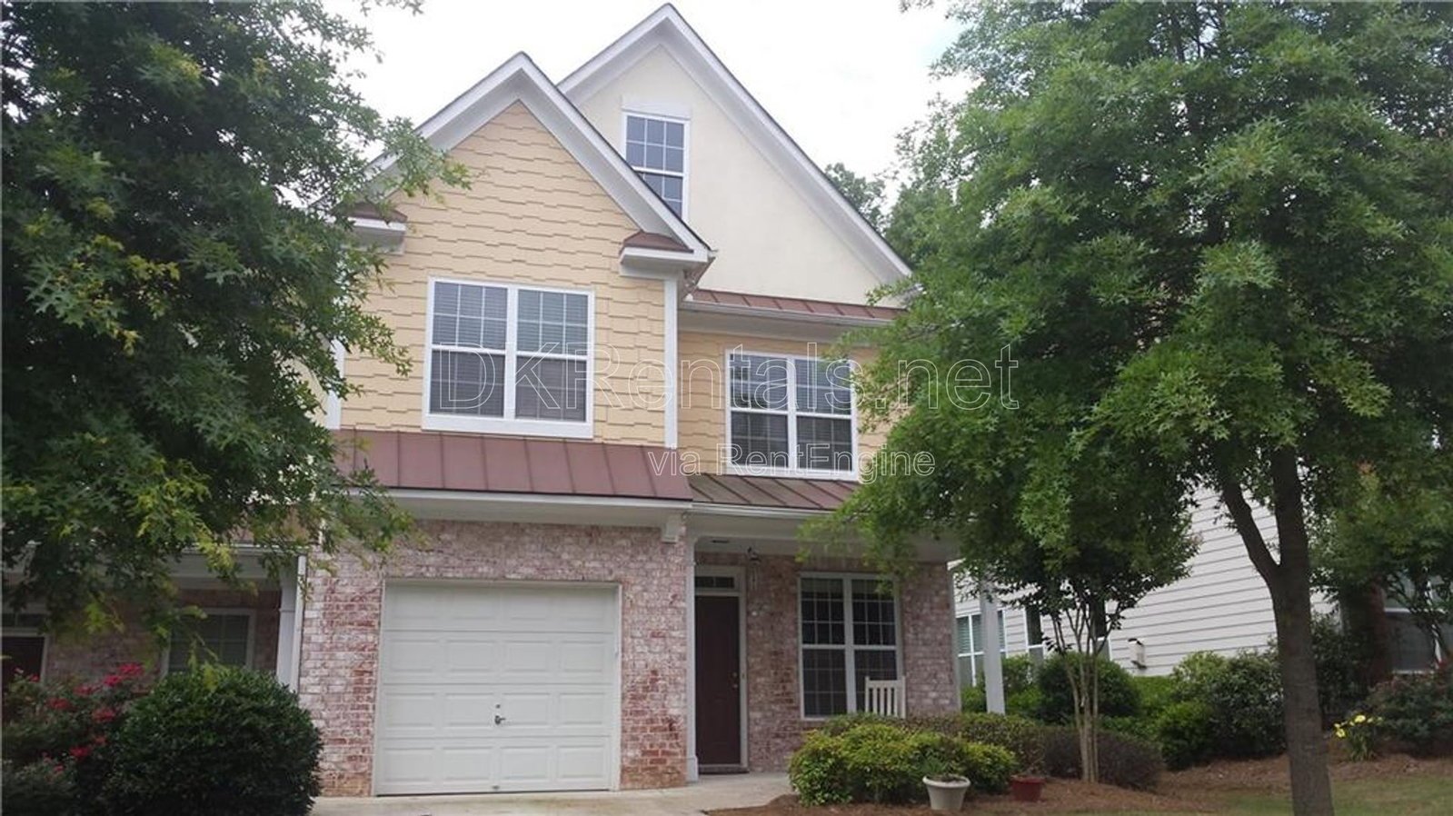 388 St Claire Dr | Spacious End Unit Townhome in Prime Alpharetta Location property image