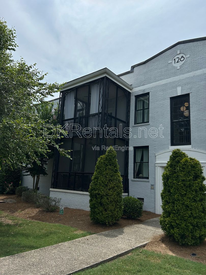 128 Peachtree Memorial Drive NW #4, Atlanta, GA 30309 | Luxury Top-Floor Condo in Brookwood/Buckhead property image
