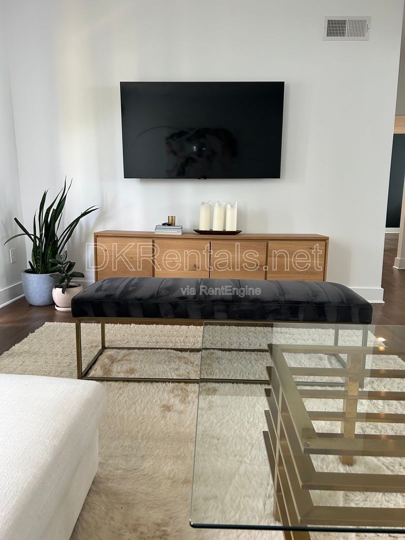 128 Peachtree Memorial Drive NW #4, Atlanta, GA 30309 | Luxury Top-Floor Condo in Brookwood/Buckhead property image