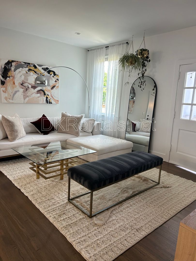 128 Peachtree Memorial Drive NW #4, Atlanta, GA 30309 | Luxury Top-Floor Condo in Brookwood/Buckhead property image