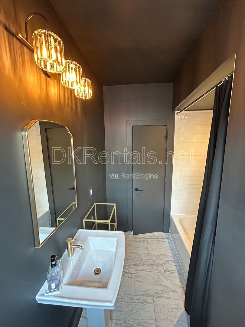 128 Peachtree Memorial Drive NW #4, Atlanta, GA 30309 | Luxury Top-Floor Condo in Brookwood/Buckhead property image