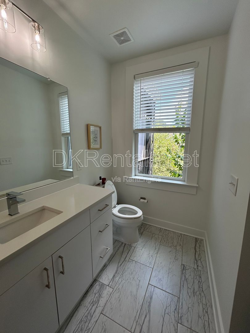 128 Peachtree Memorial Drive NW #4, Atlanta, GA 30309 | Luxury Top-Floor Condo in Brookwood/Buckhead property image