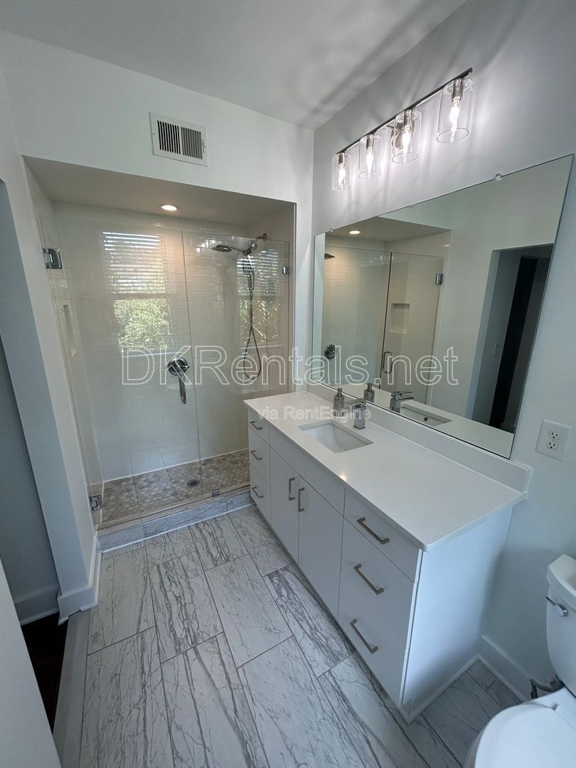 128 Peachtree Memorial Drive NW #4, Atlanta, GA 30309 | Luxury Top-Floor Condo in Brookwood/Buckhead property image