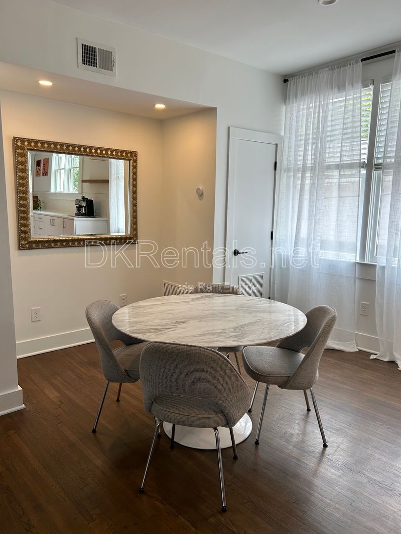 128 Peachtree Memorial Drive NW #4, Atlanta, GA 30309 | Luxury Top-Floor Condo in Brookwood/Buckhead property image