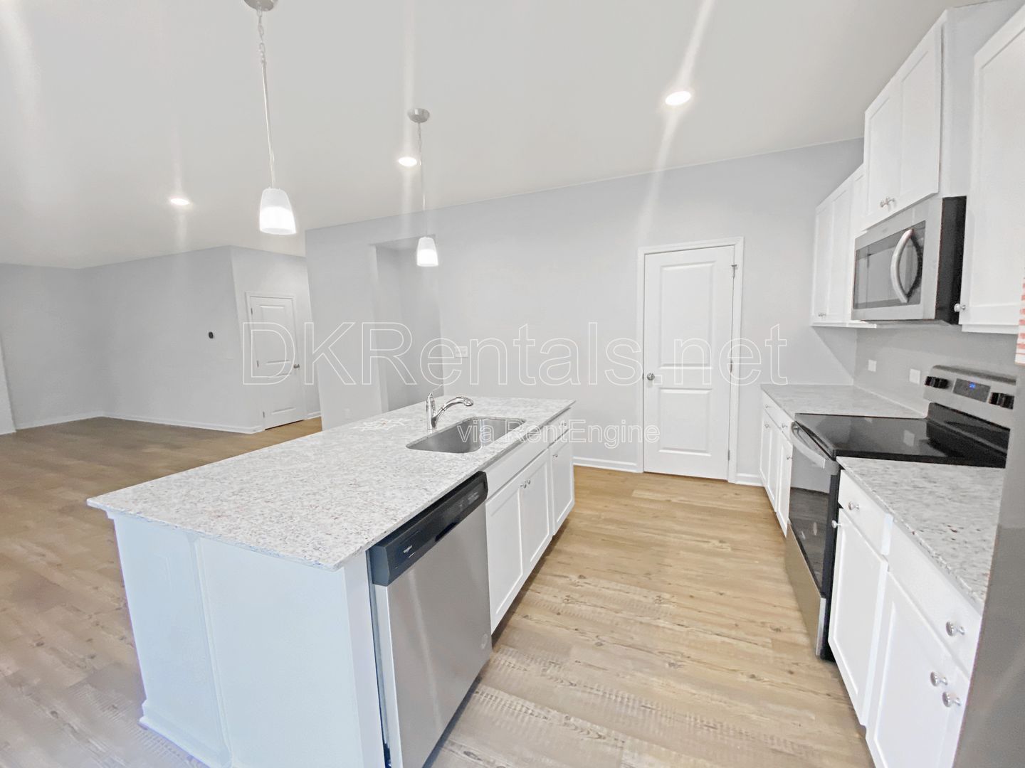 Modern home in the desirable Dawsonville, GA! property image