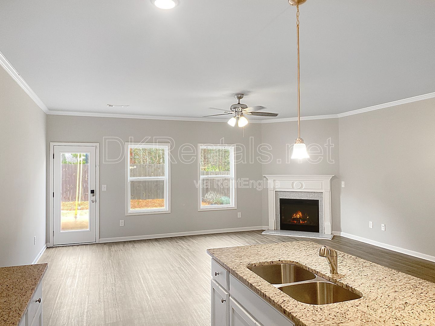 Stylish 3-Bedroom Townhouse with community pool access! property image
