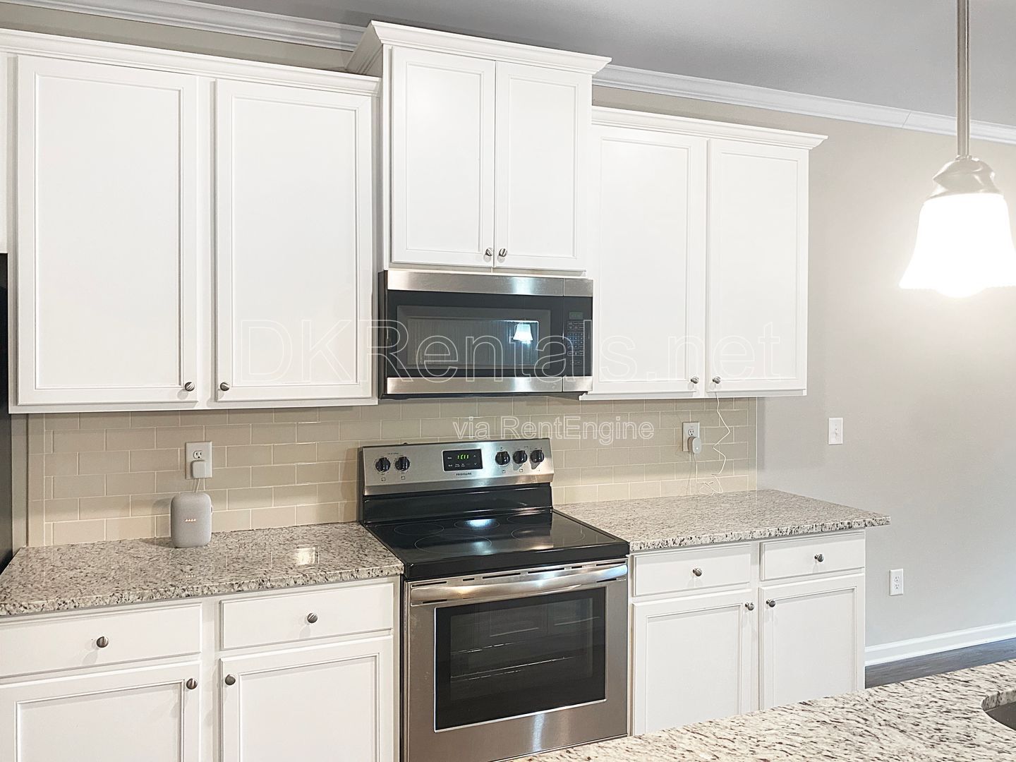 Stylish 3-Bedroom Townhouse with community pool access! property image