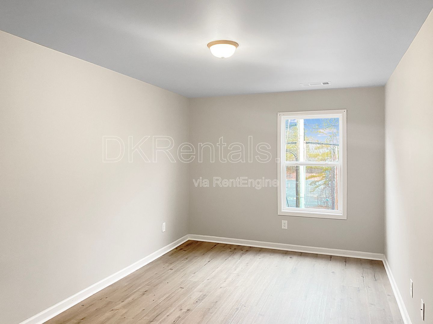 Stylish 3-Bedroom Townhouse with community pool access! property image