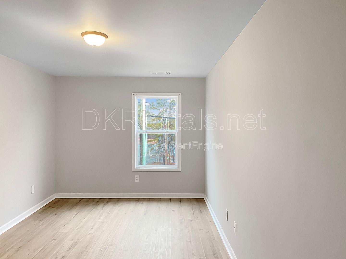 Stylish 3-Bedroom Townhouse with community pool access! property image