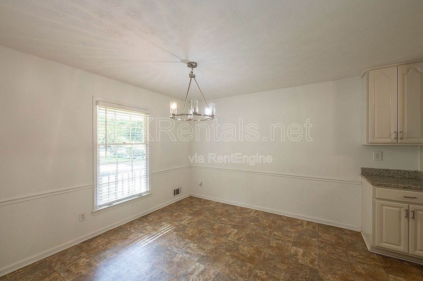Renovated house in Alpharetta cu-de-sac property image