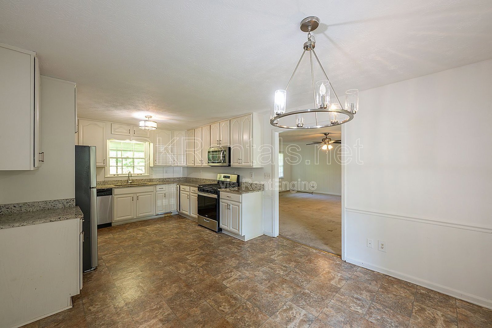 Renovated house in Alpharetta cu-de-sac property image