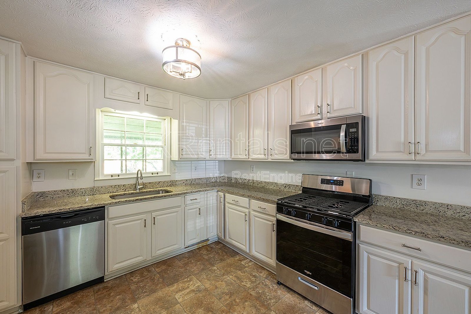 Renovated house in Alpharetta cu-de-sac property image