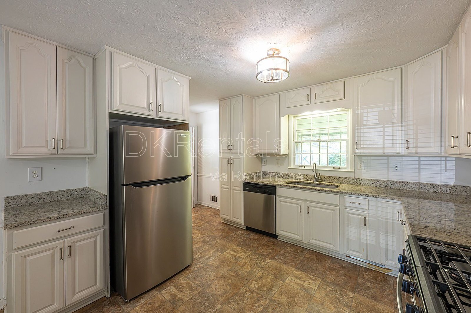 Renovated house in Alpharetta cu-de-sac property image