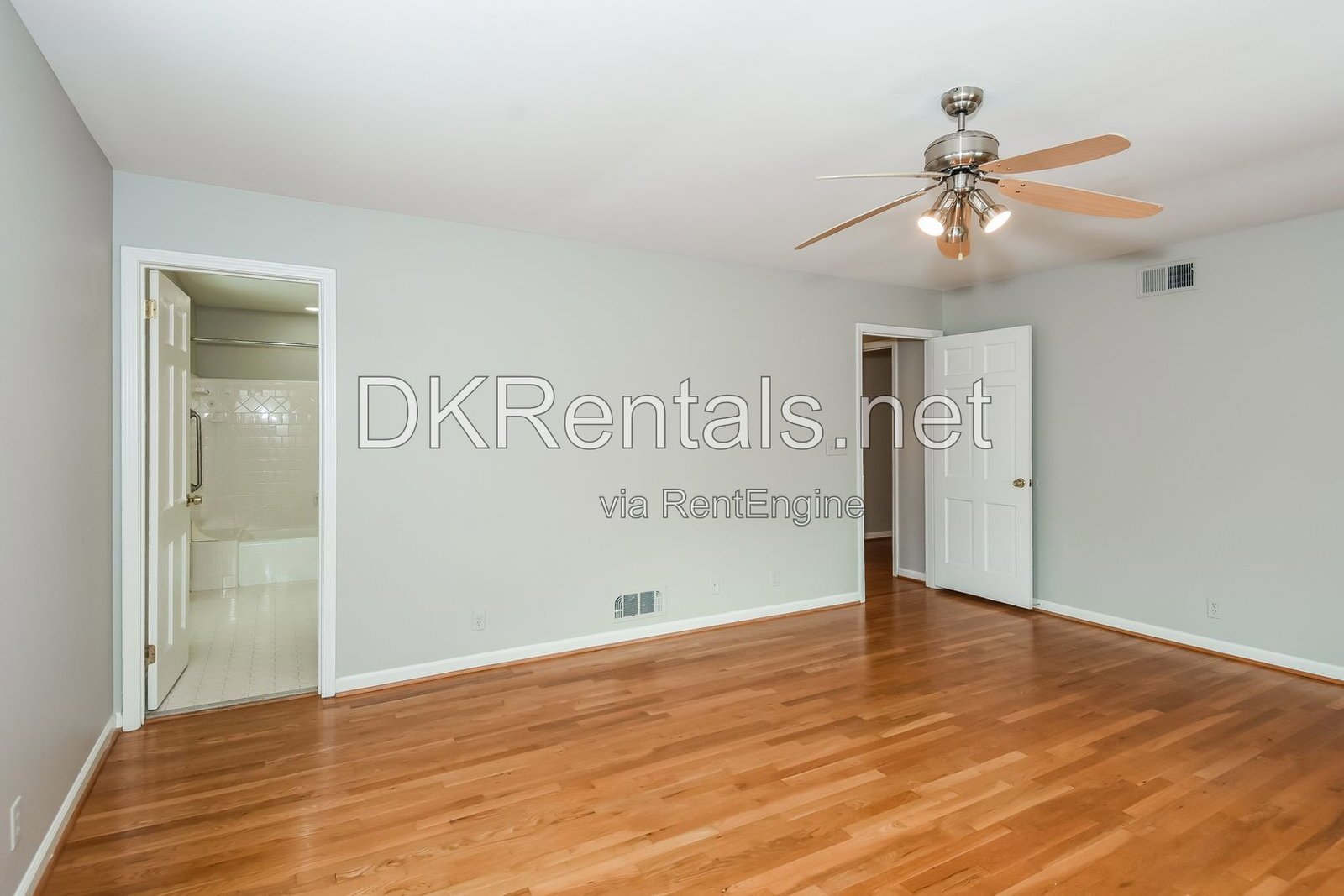 Charming 4-bedroom with ample outdoor space! property image