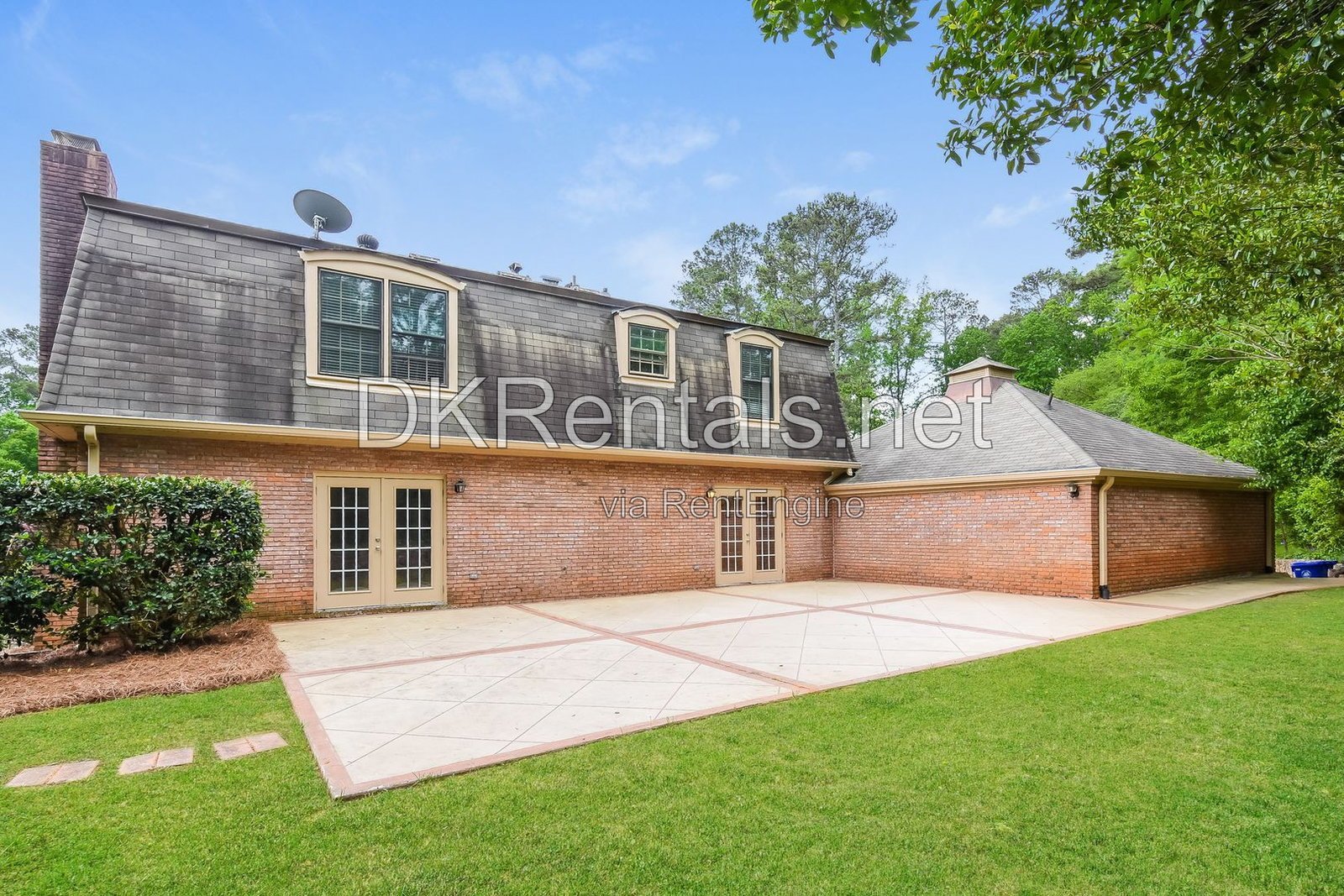 Charming 4-bedroom with ample outdoor space! property image