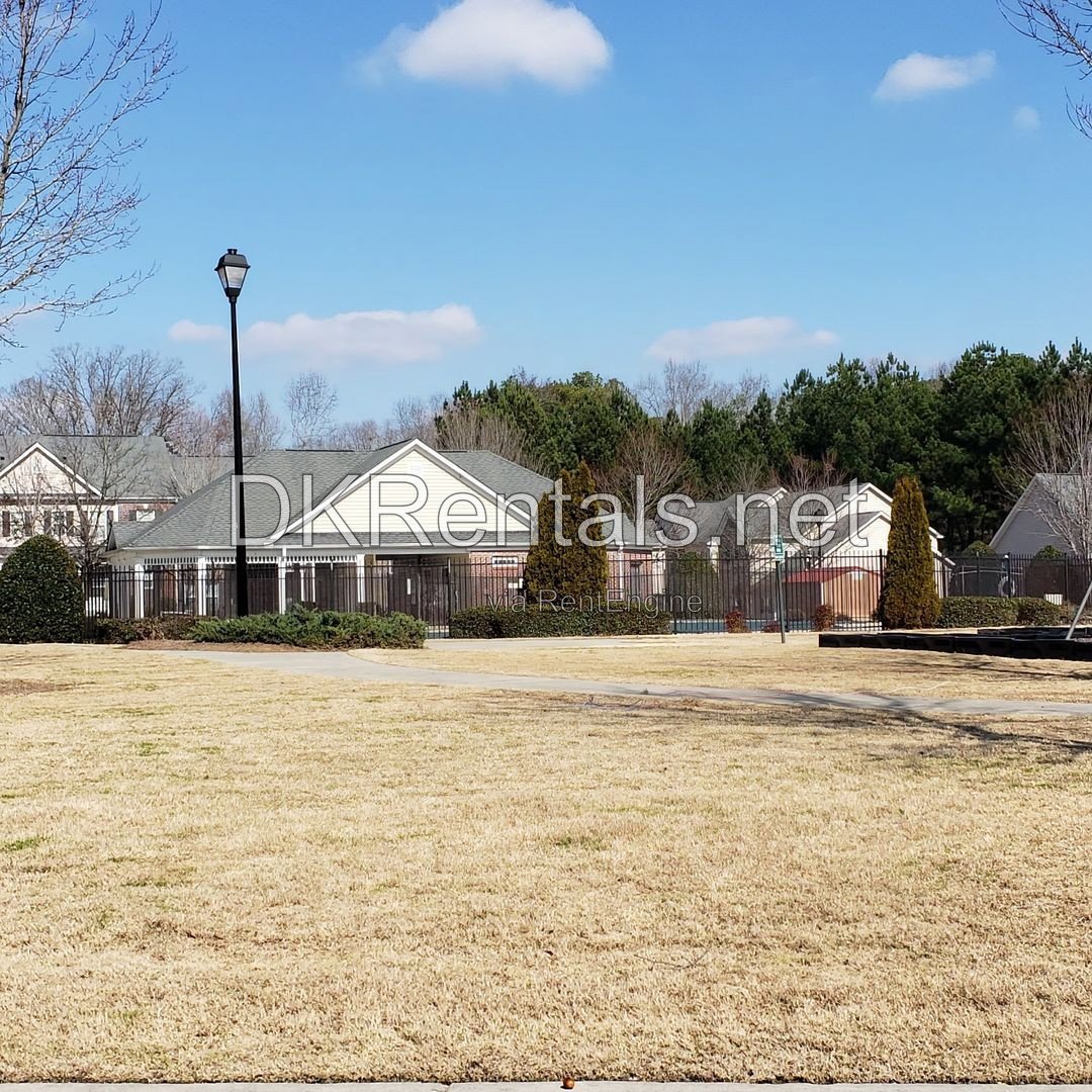 South Atlanta Townhome in Gated Community property image