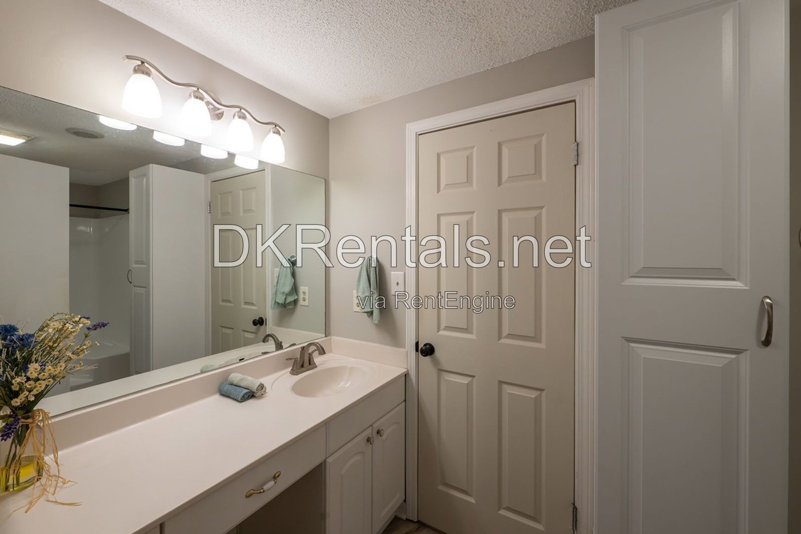 Cozy and confortable condo in Alpharetta! property image