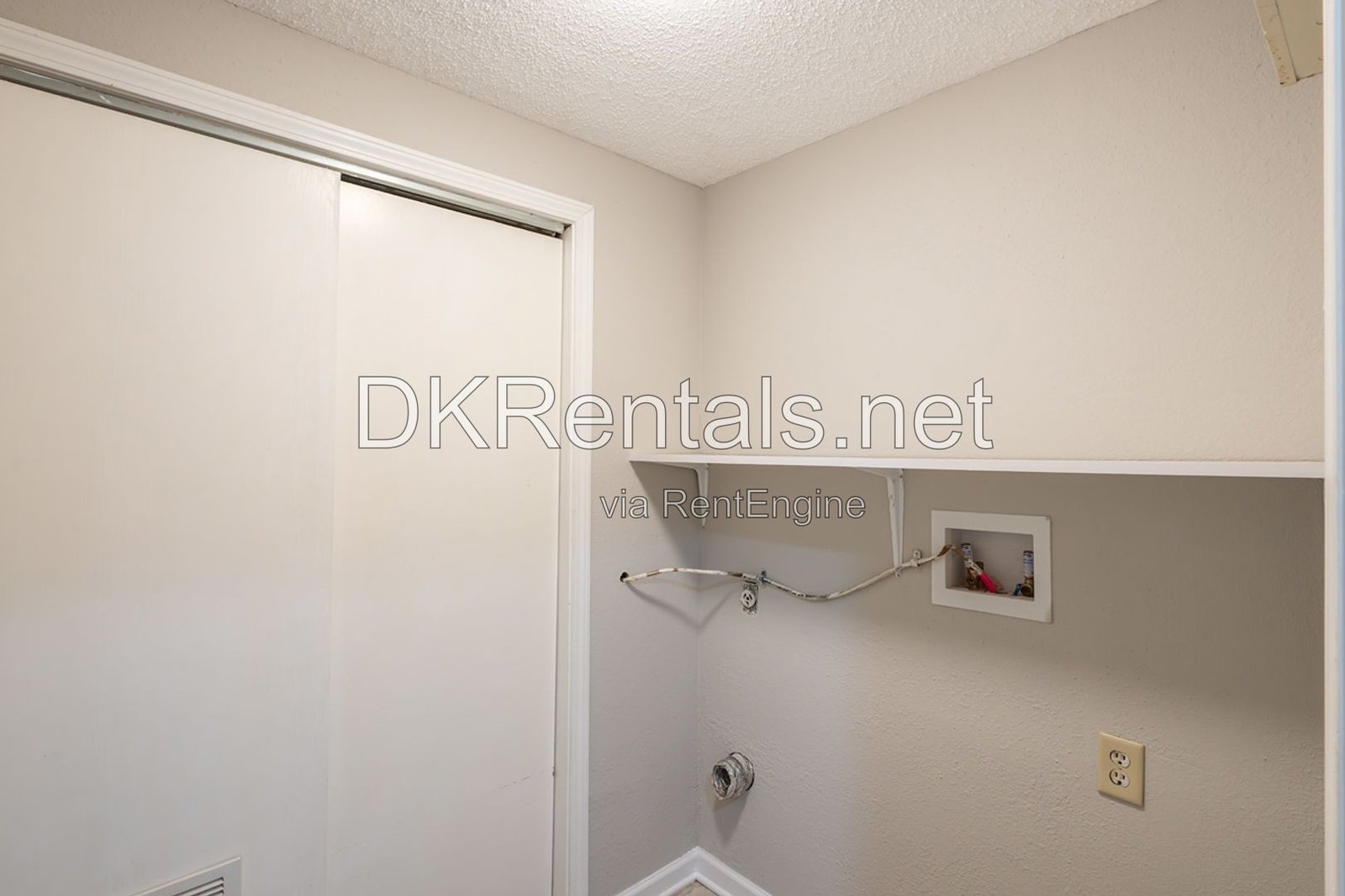 Cozy and confortable condo in Alpharetta! property image