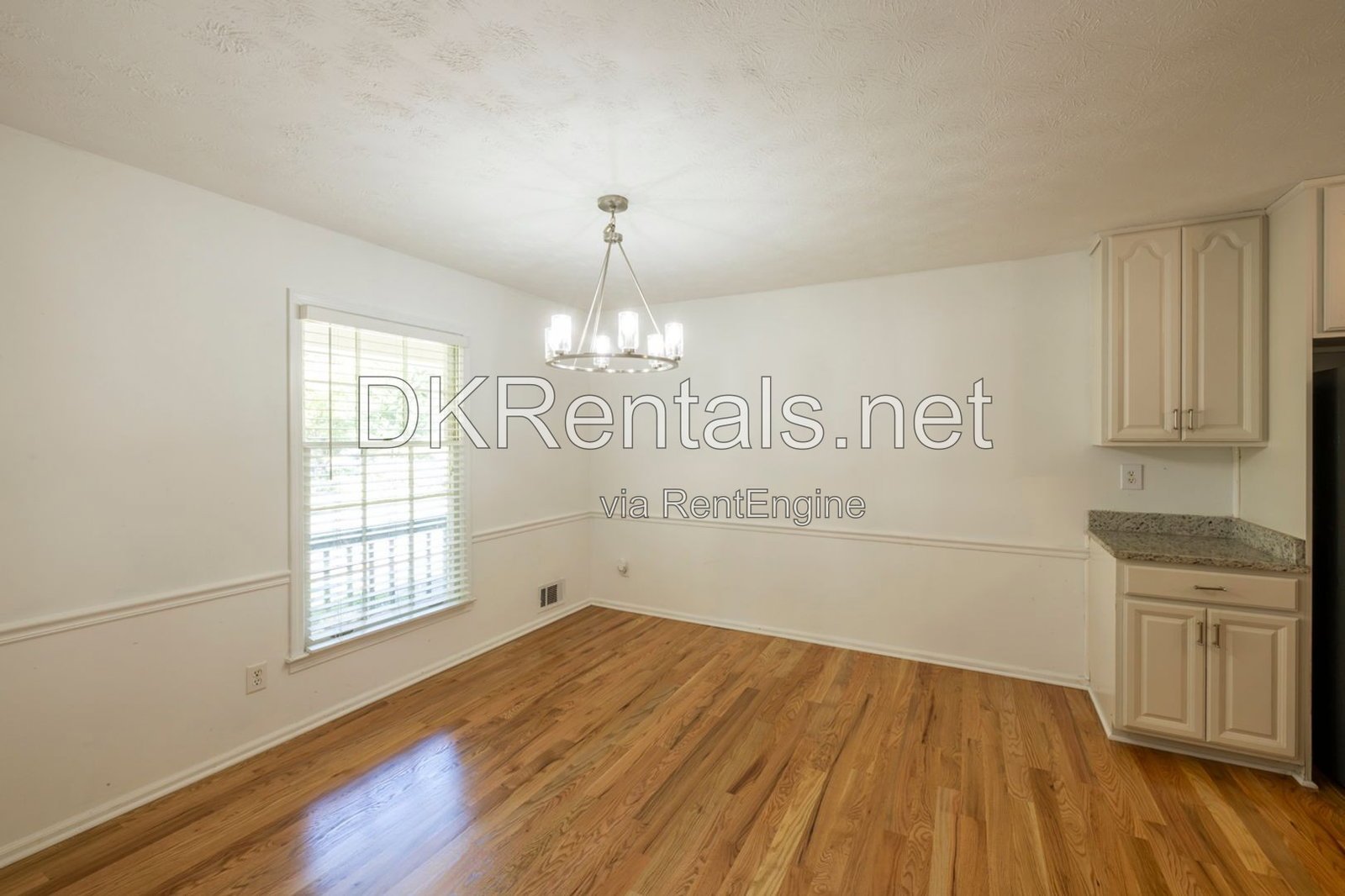 Renovated house in Alpharetta cu-de-sac property image